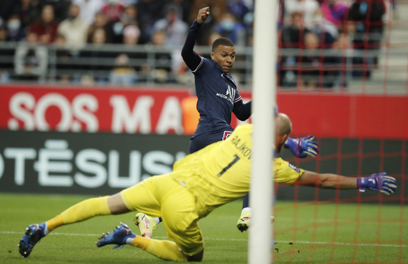 Messi và Mbappe xoa tin don 2